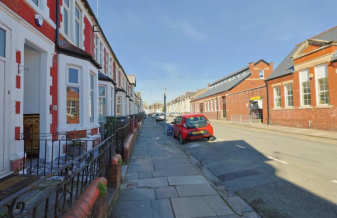 Cwmdare House - Home Near Cardiff City Centre With Parking-1